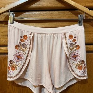 Flower detail shorts.